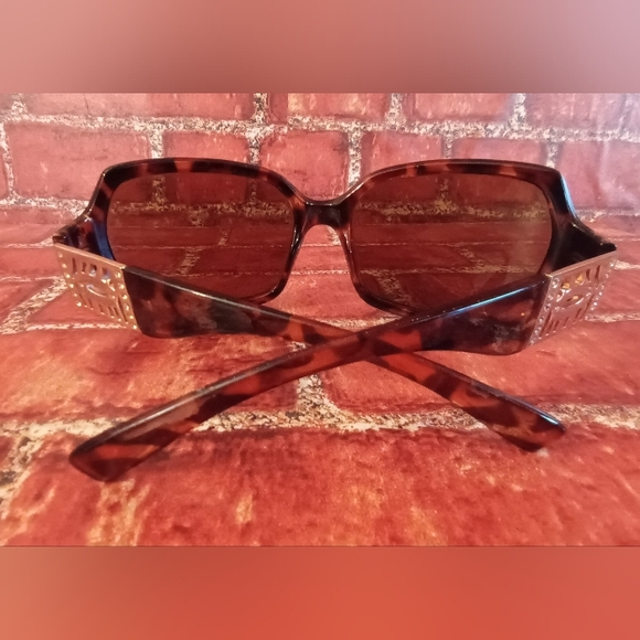 𝑺𝒕𝒆𝒗𝒆 𝑴𝒂𝒅𝒅𝒆𝒏 𝑻𝒐𝒓𝒕𝒐𝒊𝒔𝒆 𝑺𝒉𝒆𝒍𝒍 𝑺𝒖𝒏𝒈𝒍𝒂𝒔𝒔𝒆𝒔 - Picture 7 of 15